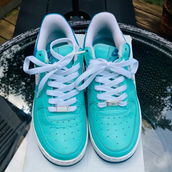 womens air force ones white